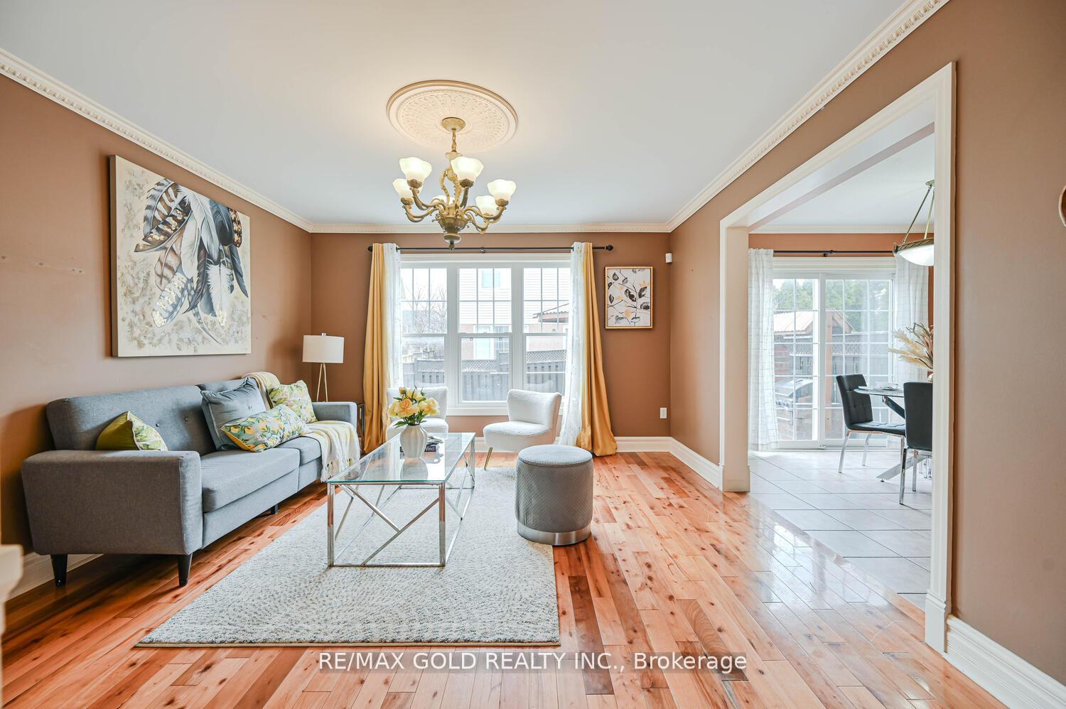 Photo 8 of 22 Sweetwood Circle, Brampton, Fletcher's Meadow — HOMEH