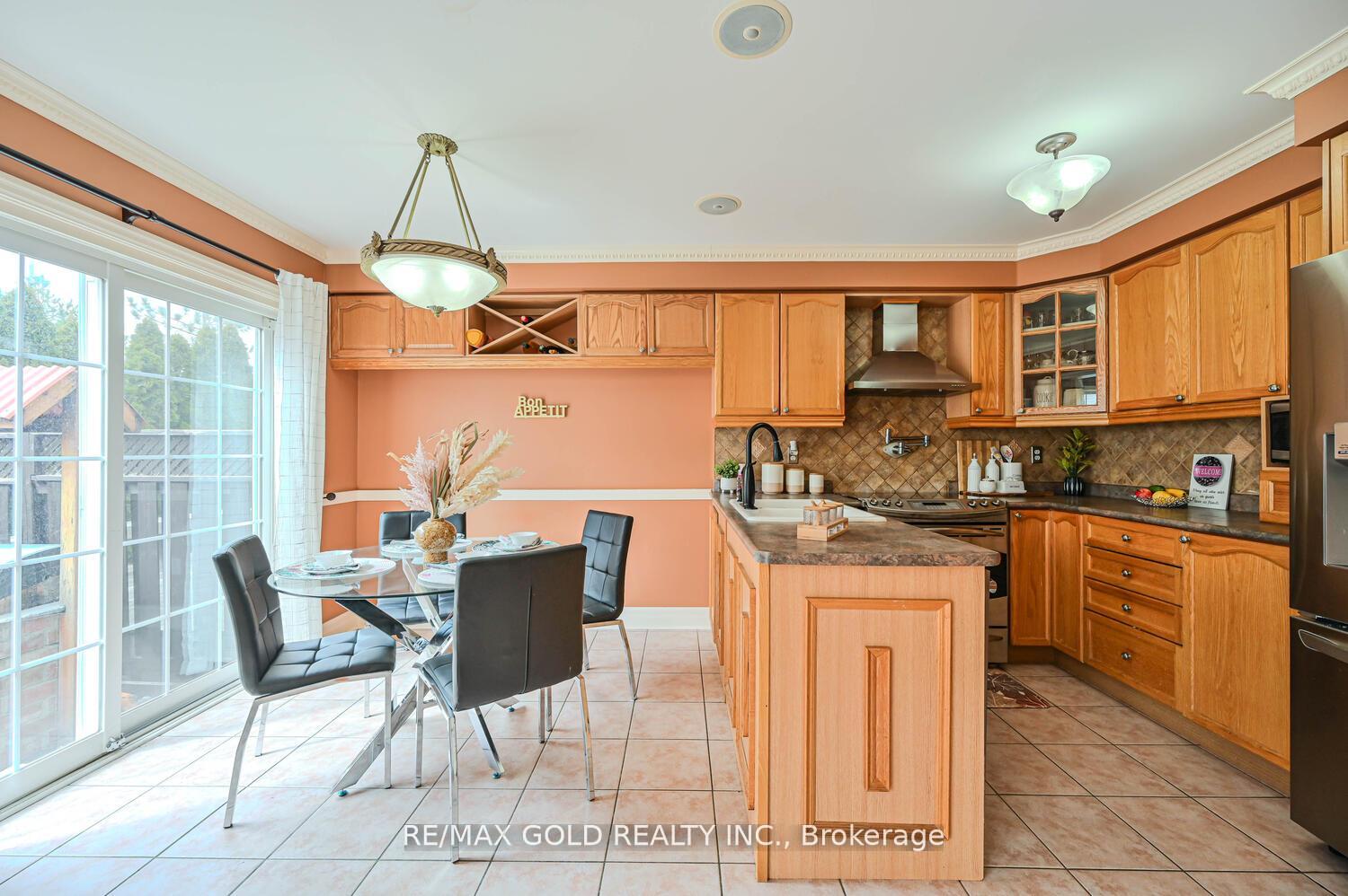 Photo 16 of 22 Sweetwood Circle, Brampton, Fletcher's Meadow — HOMEH