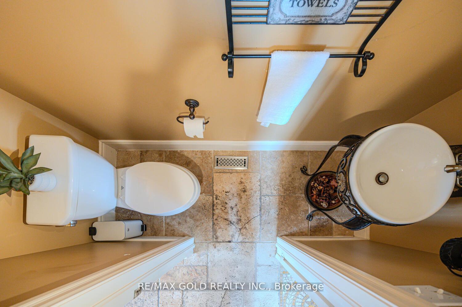 Photo 14 of 22 Sweetwood Circle, Brampton, Fletcher's Meadow — HOMEH
