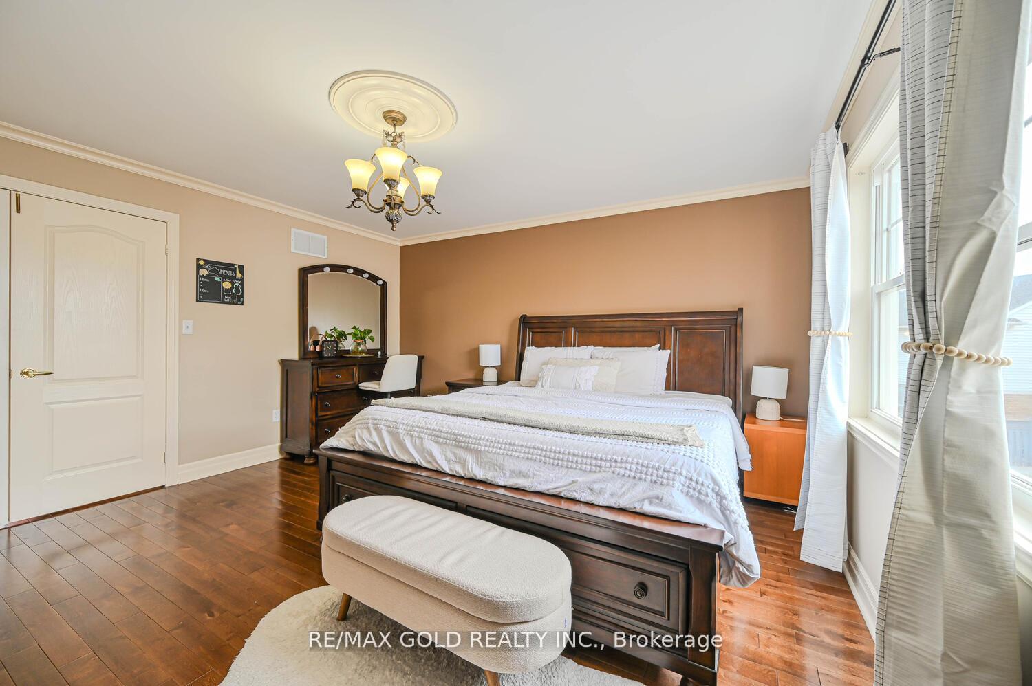 Photo 15 of 22 Sweetwood Circle, Brampton, Fletcher's Meadow — HOMEH