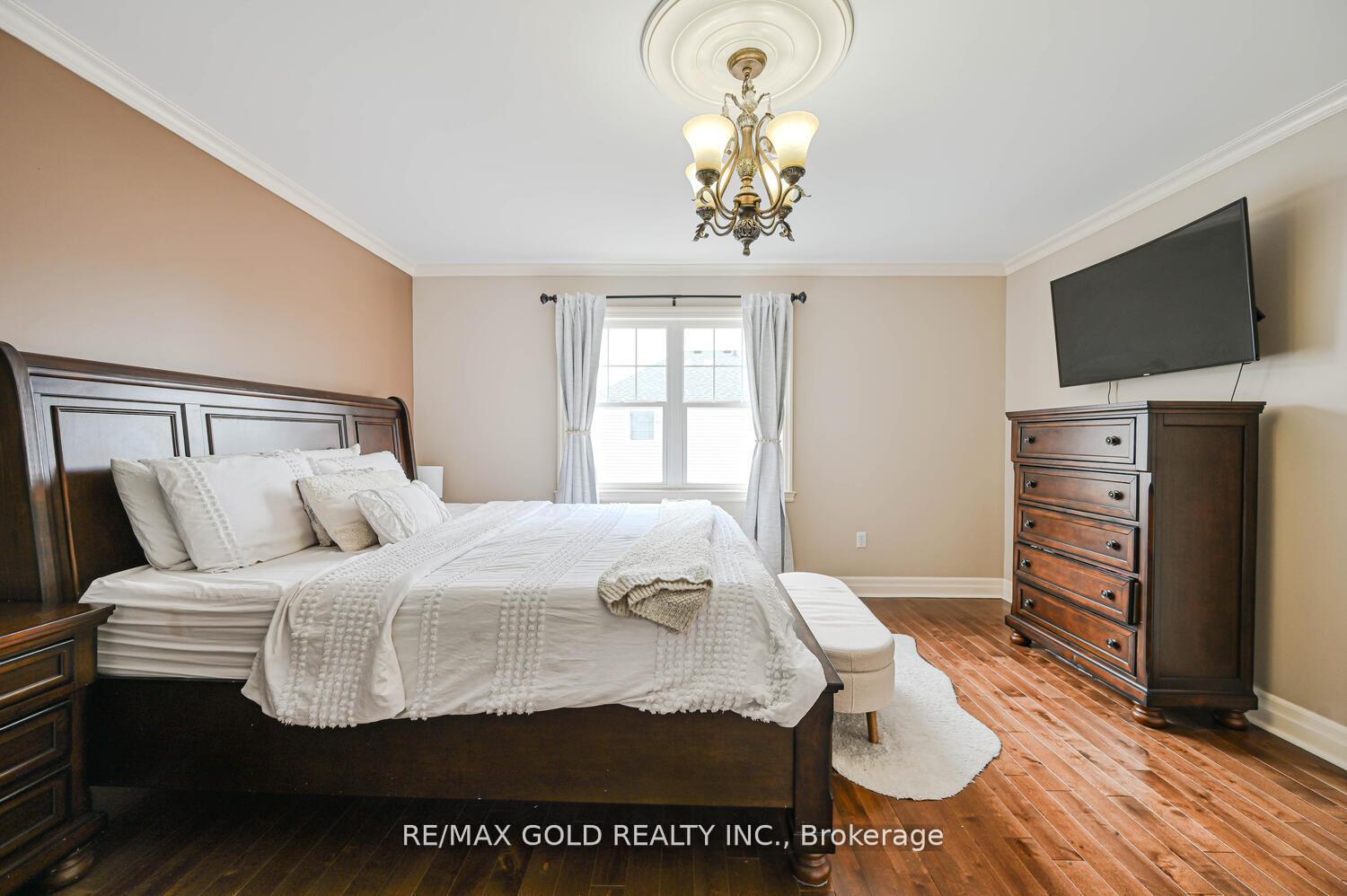Photo 20 of 22 Sweetwood Circle, Brampton, Fletcher's Meadow — HOMEH