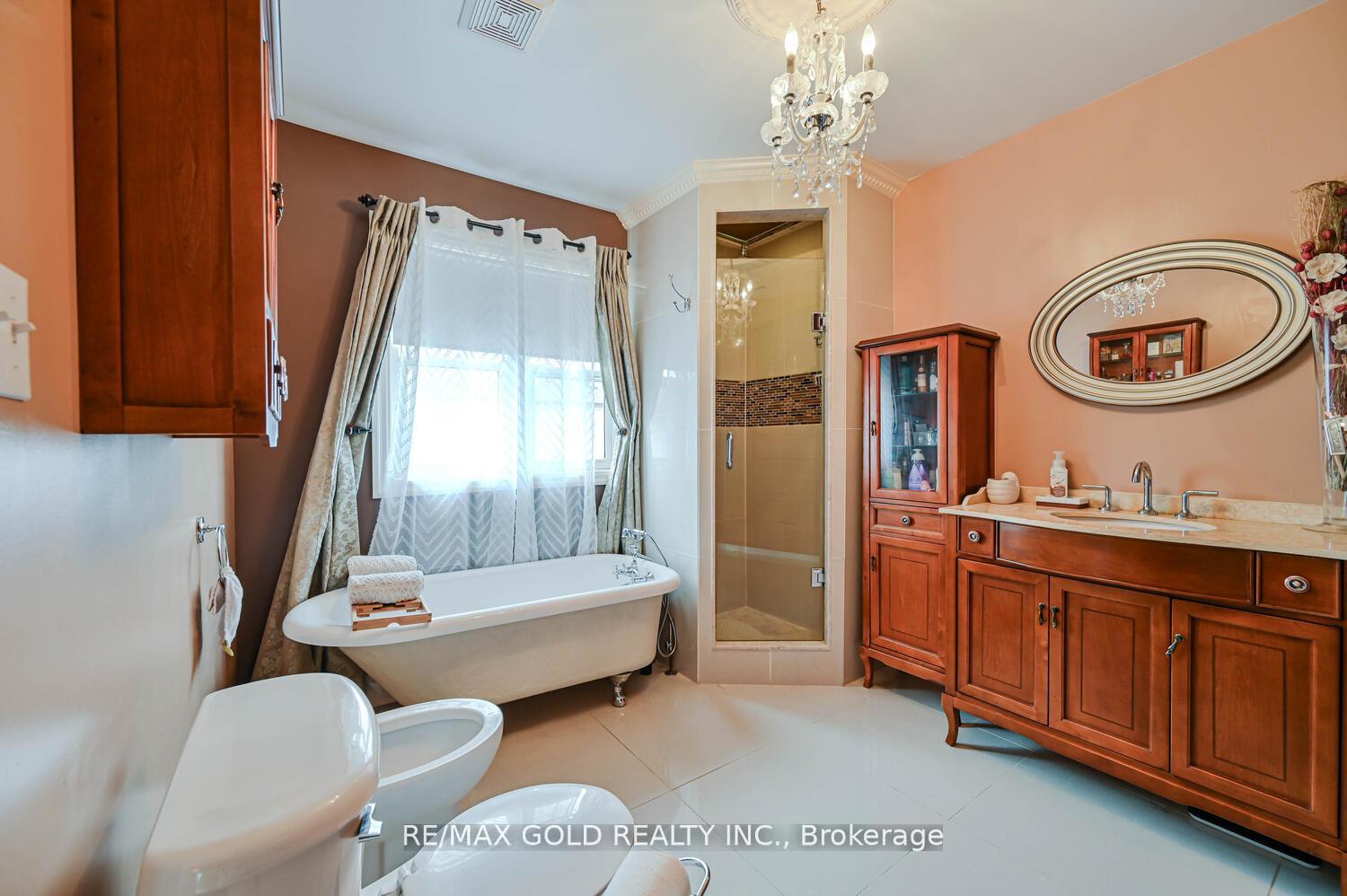 Photo 18 of 22 Sweetwood Circle, Brampton, Fletcher's Meadow — HOMEH