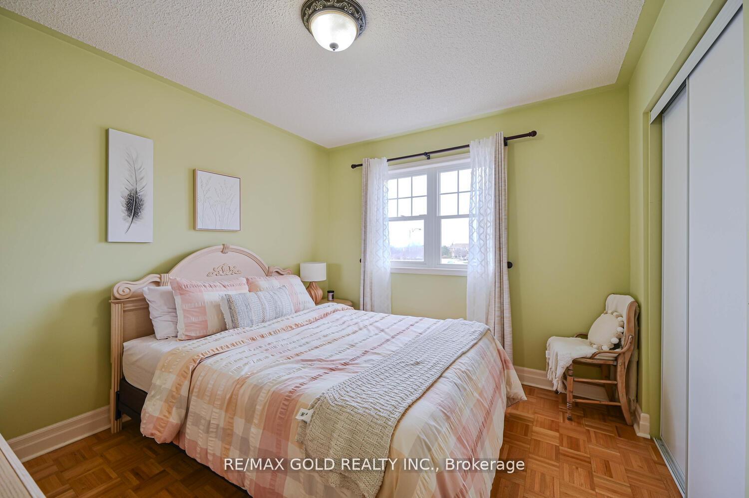 Photo 29 of 22 Sweetwood Circle, Brampton, Fletcher's Meadow — HOMEH
