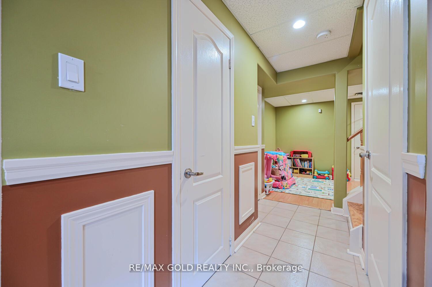 Photo 50 of 22 Sweetwood Circle, Brampton, Fletcher's Meadow — HOMEH