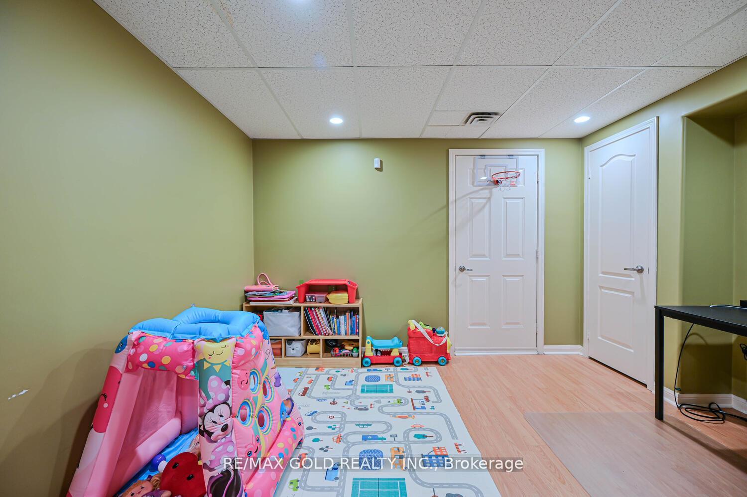 Photo 36 of 22 Sweetwood Circle, Brampton, Fletcher's Meadow — HOMEH