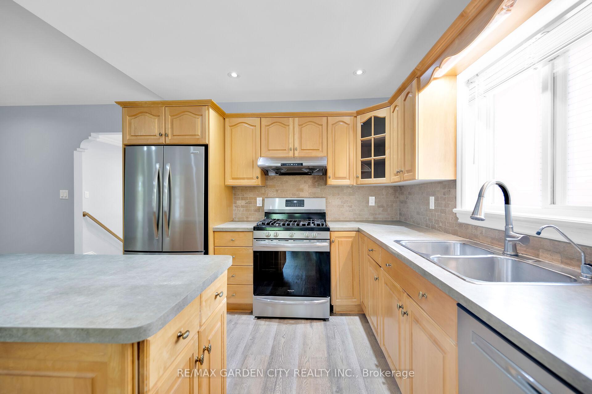 Photo 7 of 34 Timber Lane, St. Catharines, Lakeport — HOMEH