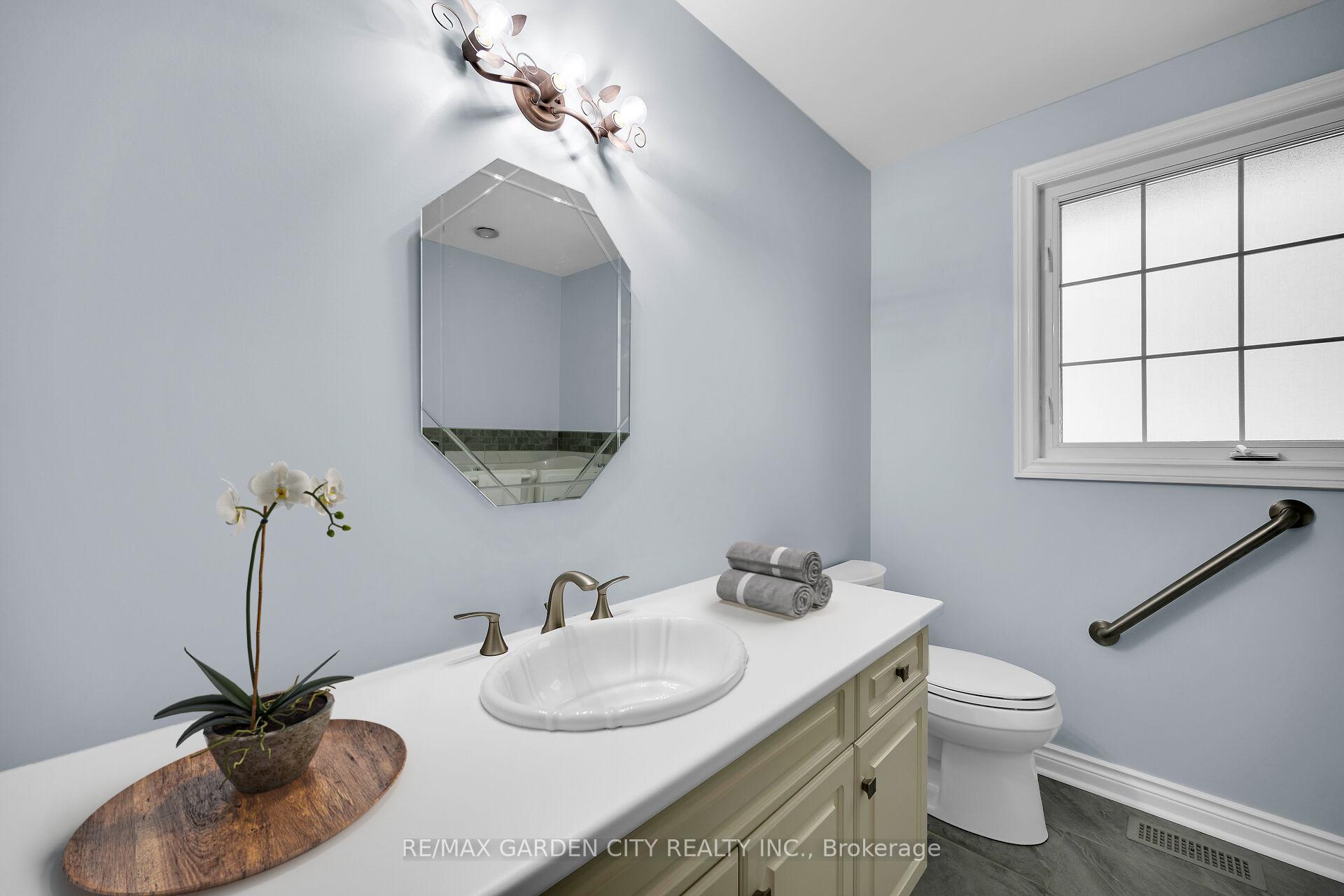 Photo 21 of 34 Timber Lane, St. Catharines, Lakeport — HOMEH