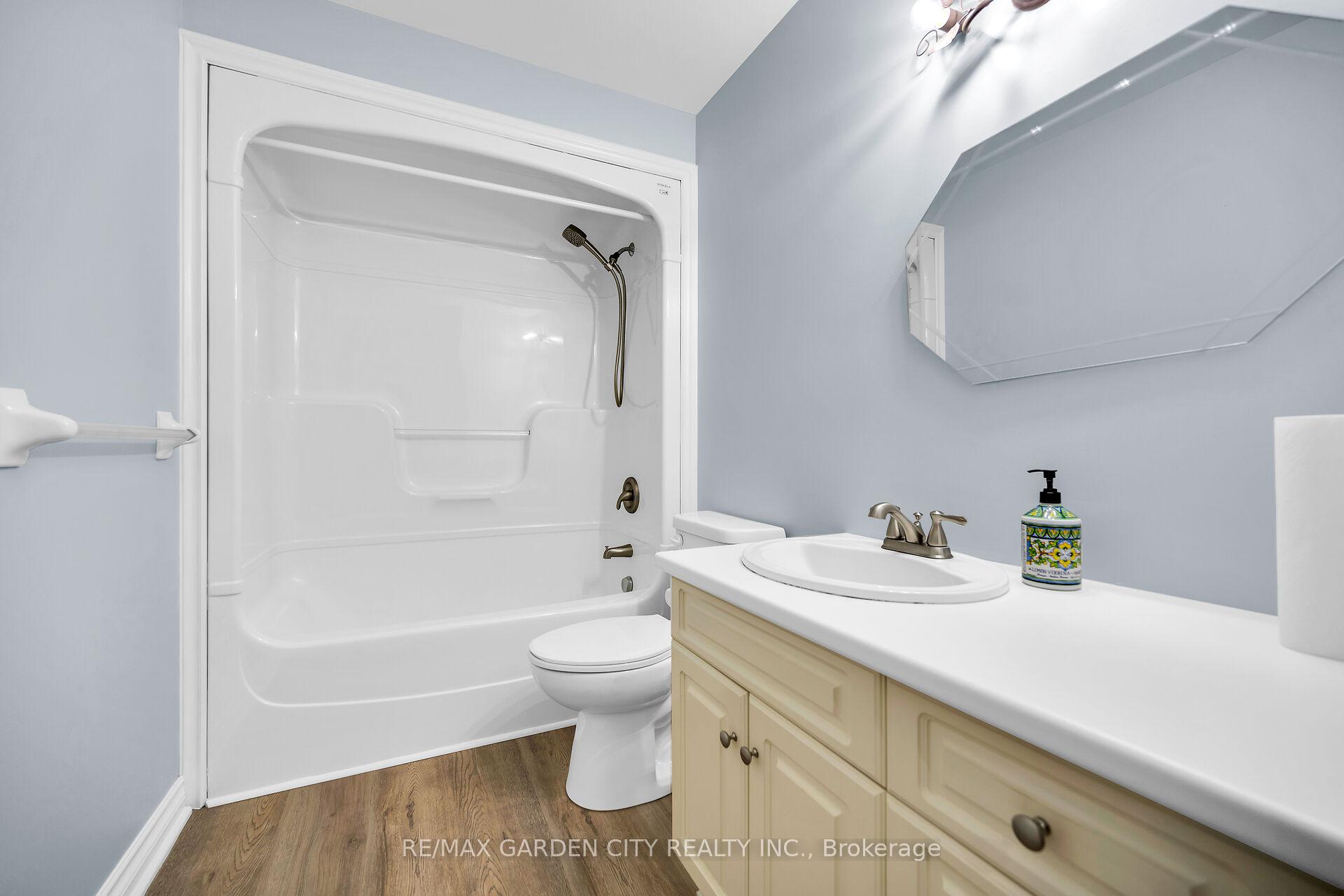 Photo 36 of 34 Timber Lane, St. Catharines, Lakeport — HOMEH