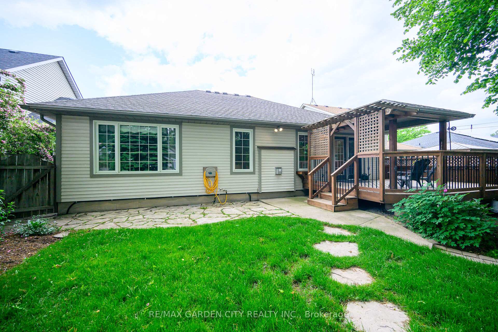 Photo 37 of 34 Timber Lane, St. Catharines, Lakeport — HOMEH