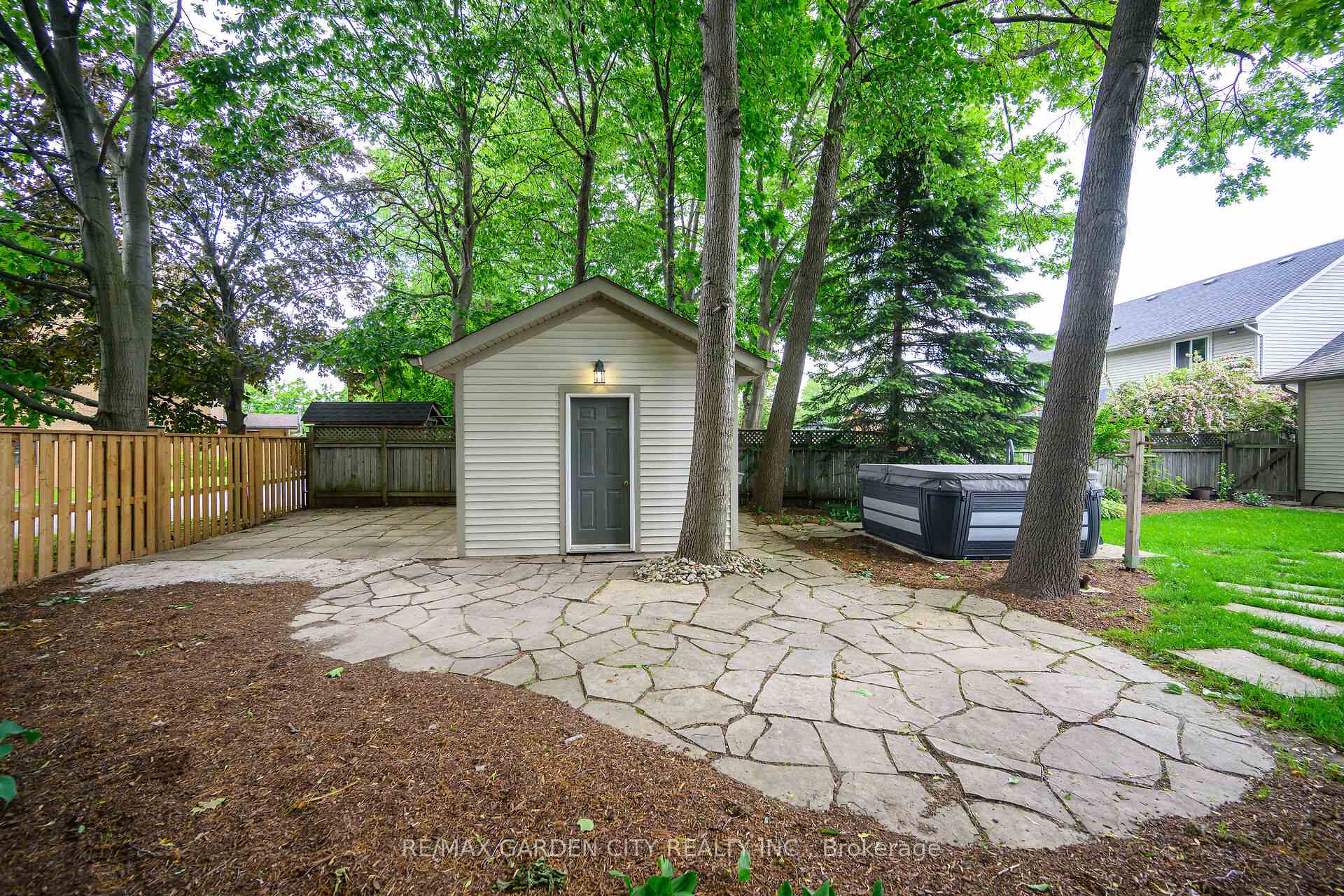 Photo 38 of 34 Timber Lane, St. Catharines, Lakeport — HOMEH