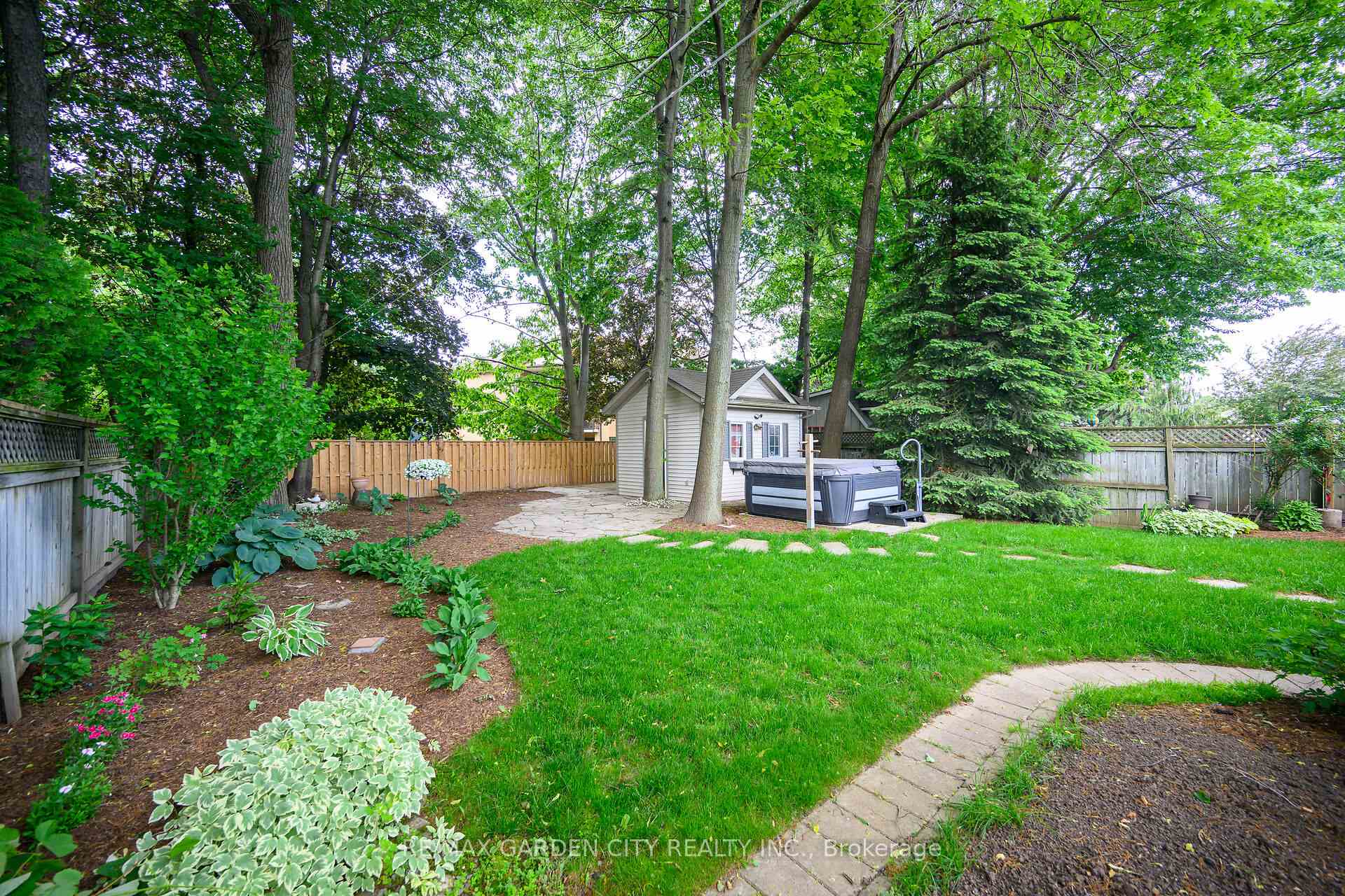 Photo 39 of 34 Timber Lane, St. Catharines, Lakeport — HOMEH