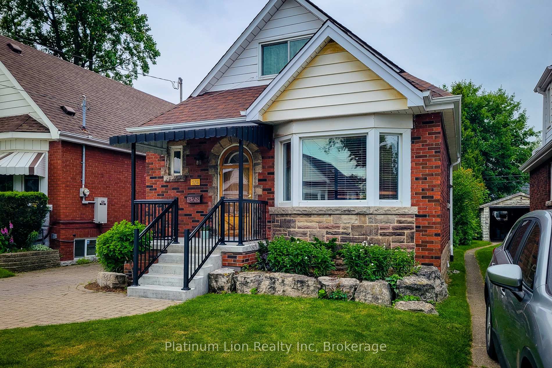Front of 176 Wexford Avenue S