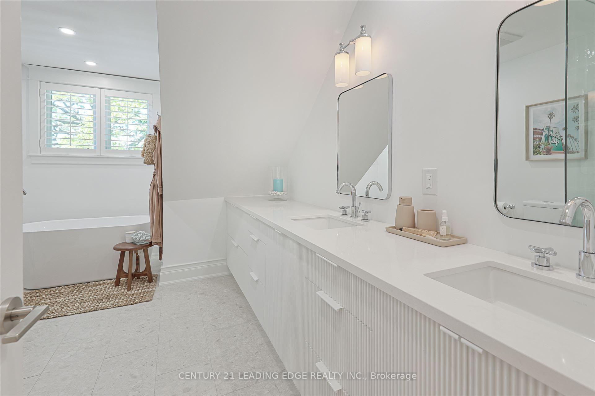Photo 17 of 114 Silver Birch Avenue, Toronto, The Beaches — HOMEH