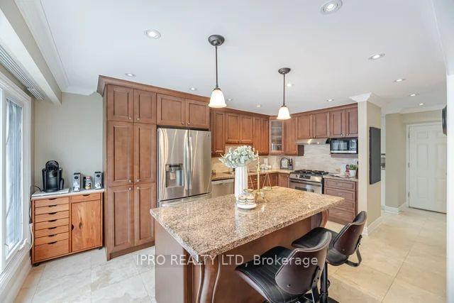 Photo 8 of 67 Mikado Crescent, Brampton, Central Park — HOMEH