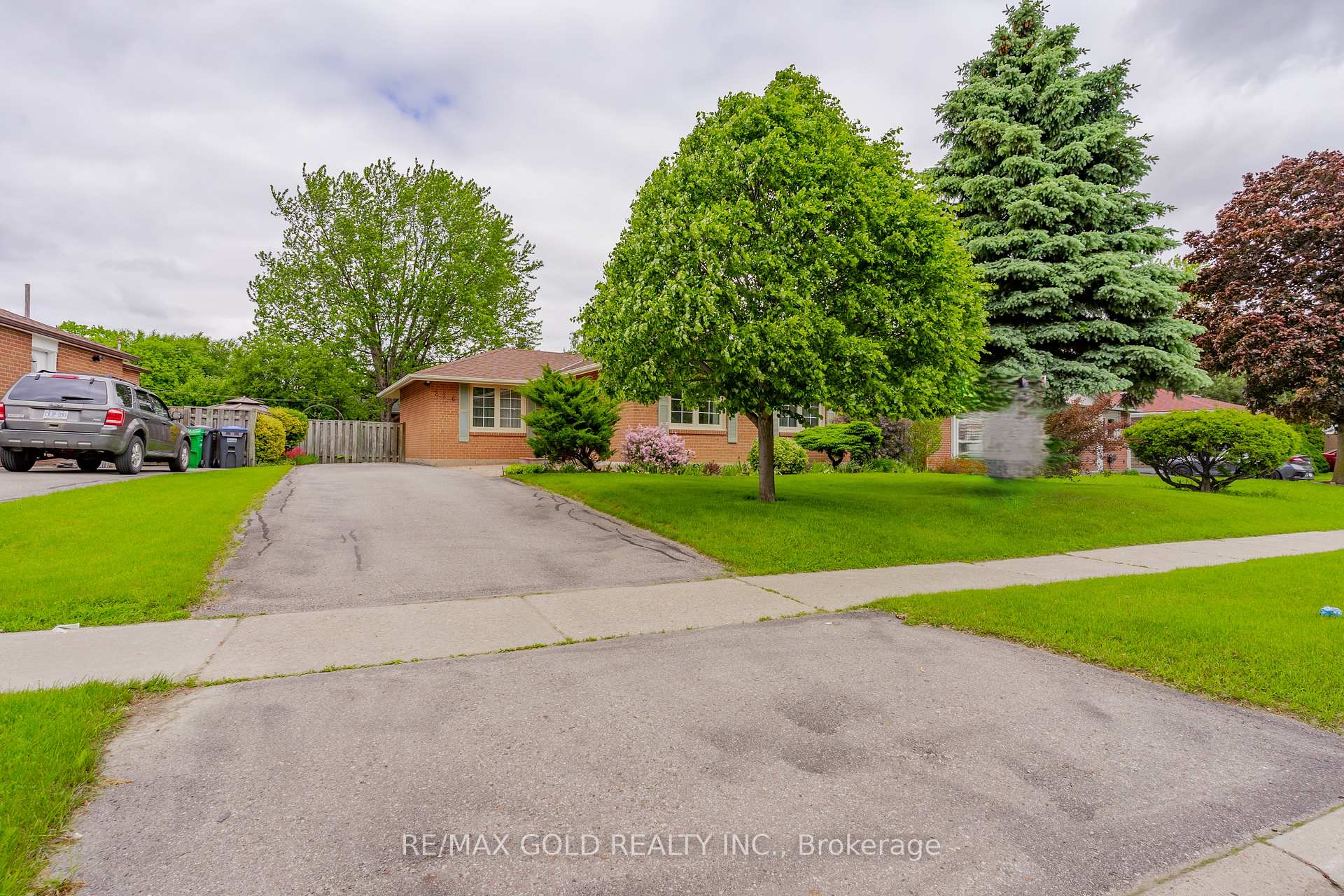 Photo 13 of 226 Avondale Boulevard, Brampton, Avondale — HOMEH