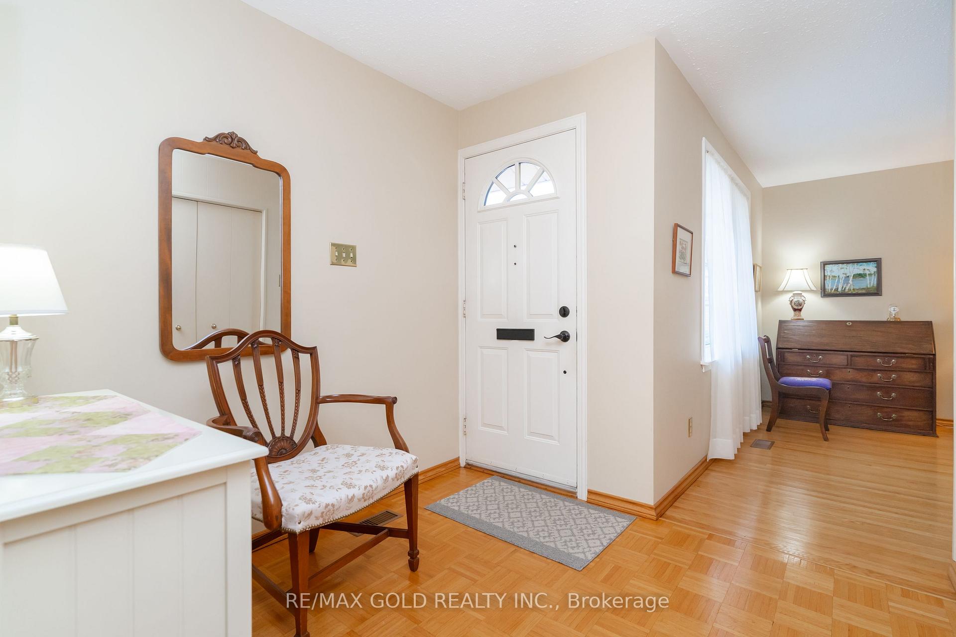 Photo 7 of 226 Avondale Boulevard, Brampton, Avondale — HOMEH