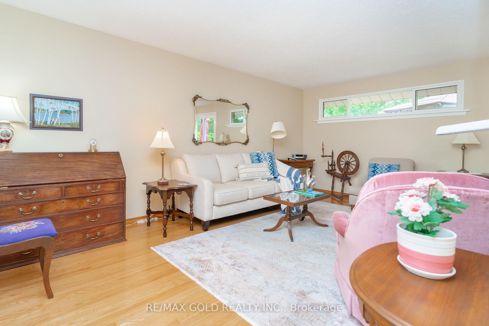 Photo 5 of 226 Avondale Boulevard, Brampton, Avondale — HOMEH