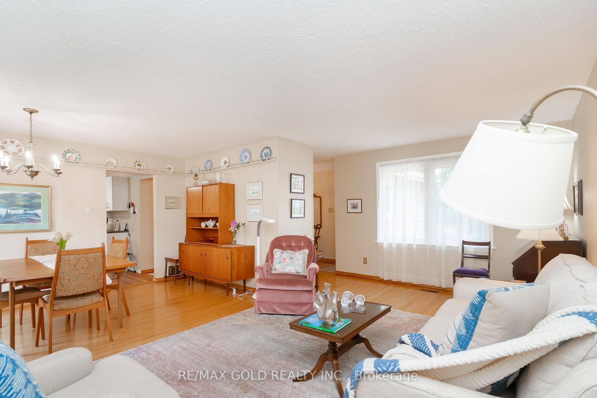 Photo 19 of 226 Avondale Boulevard, Brampton, Avondale — HOMEH