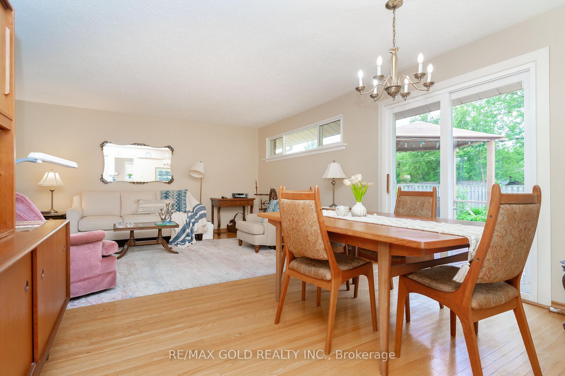 Photo 6 of 226 Avondale Boulevard, Brampton, Avondale — HOMEH