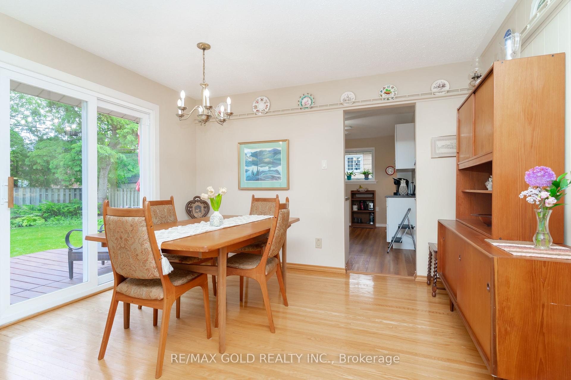Photo 4 of 226 Avondale Boulevard, Brampton, Avondale — HOMEH