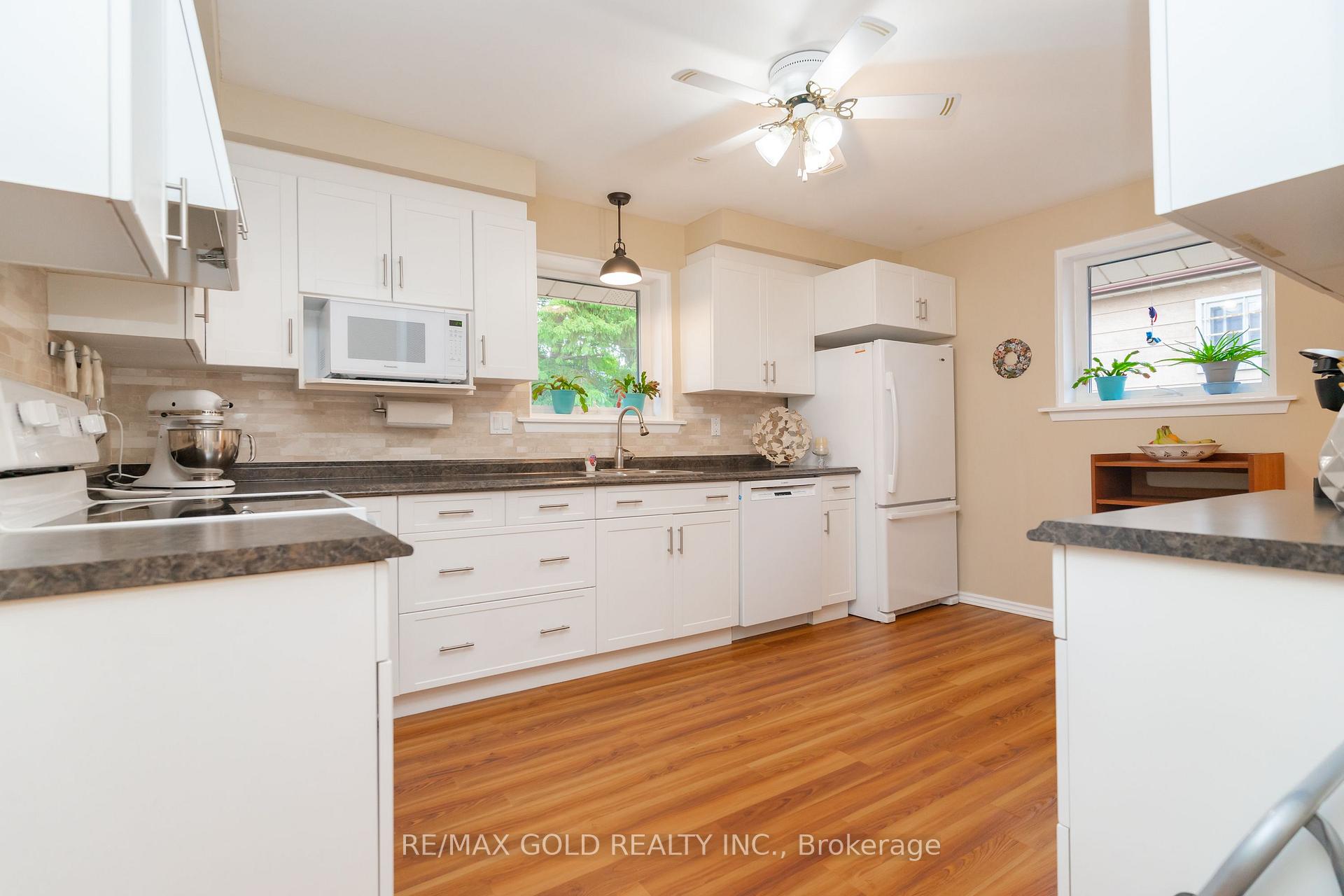 Photo 9 of 226 Avondale Boulevard, Brampton, Avondale — HOMEH