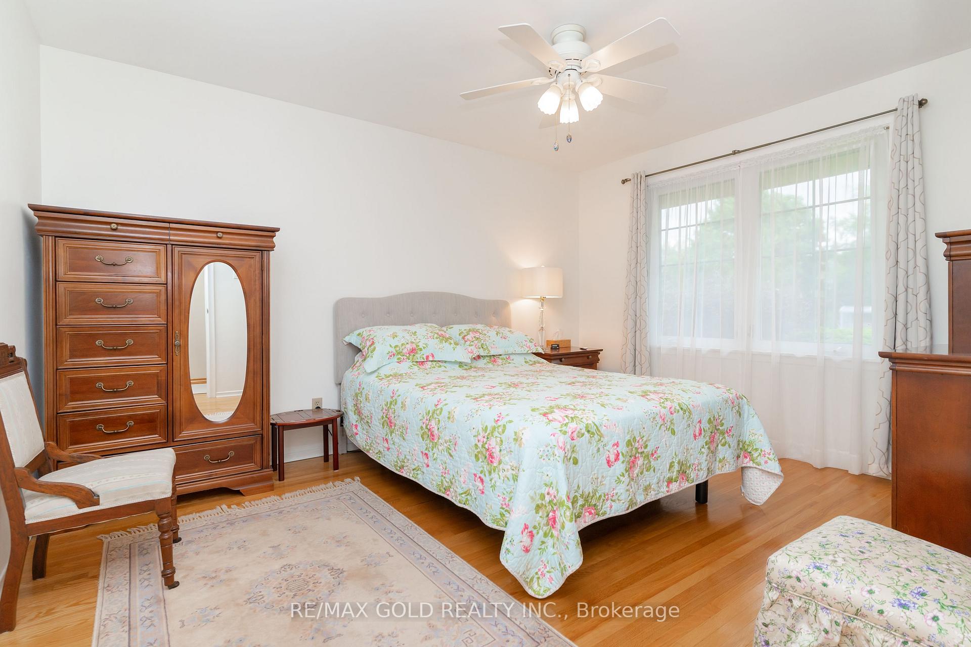 Photo 12 of 226 Avondale Boulevard, Brampton, Avondale — HOMEH