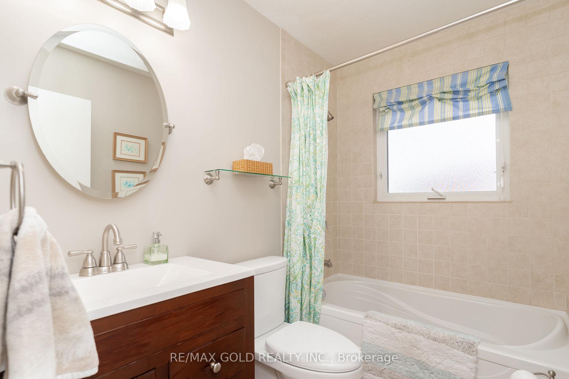 Photo 8 of 226 Avondale Boulevard, Brampton, Avondale — HOMEH