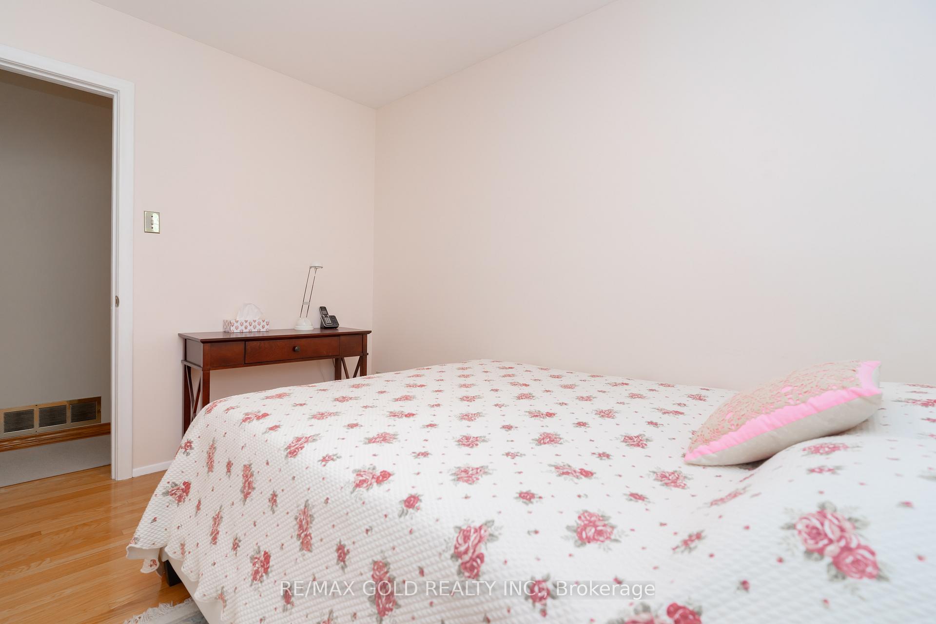 Photo 45 of 226 Avondale Boulevard, Brampton, Avondale — HOMEH
