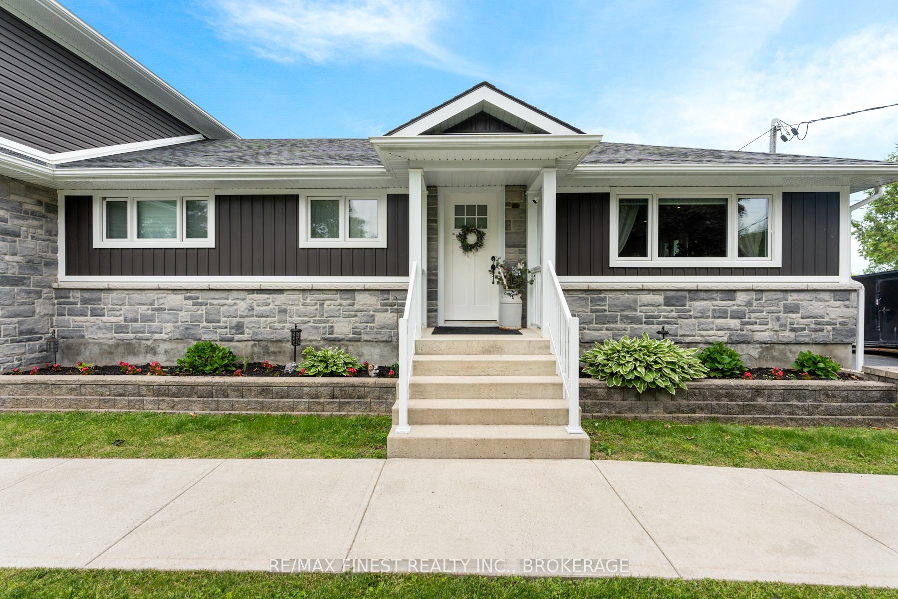 Photo 2 of 1741 Marian Crescent, Kingston, City North of 401 — HOMEH