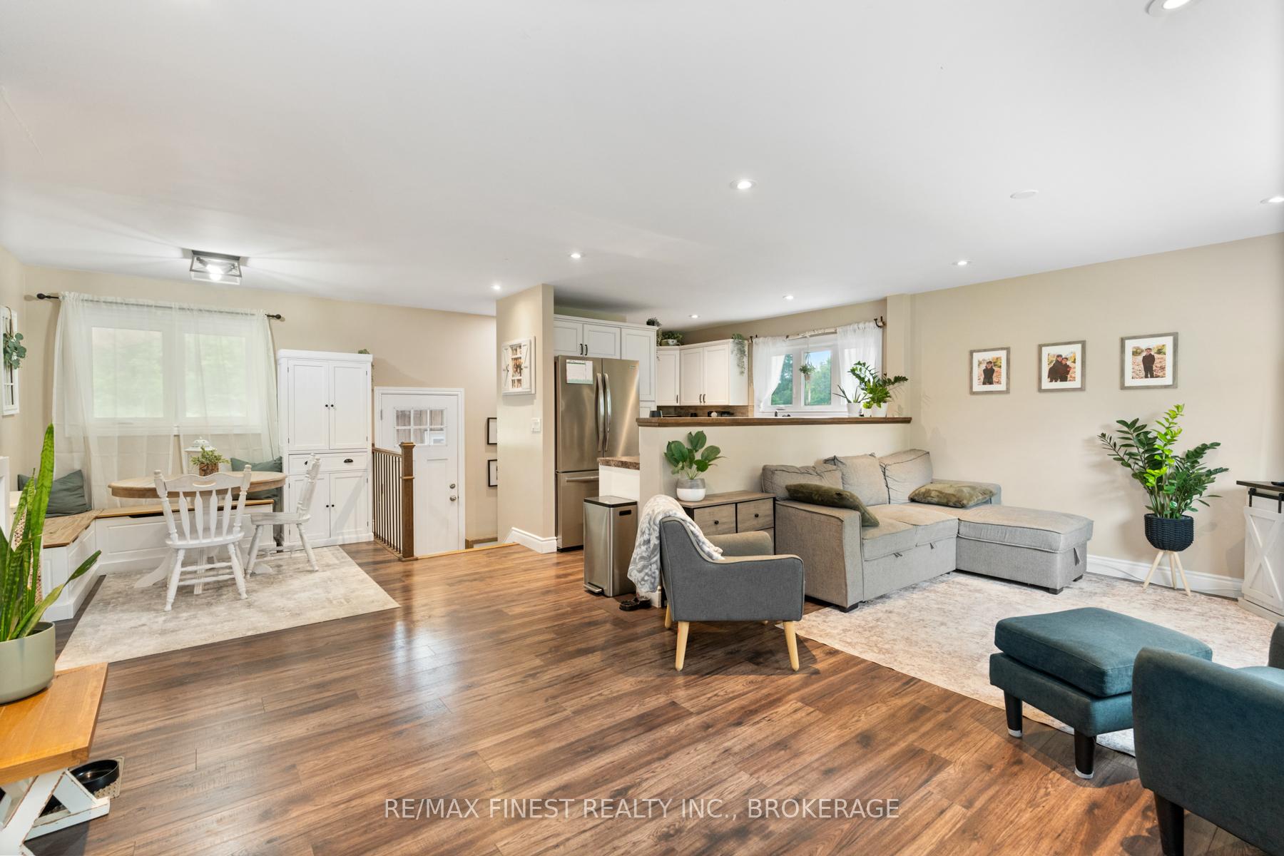 Photo 8 of 1741 Marian Crescent, Kingston, City North of 401 — HOMEH