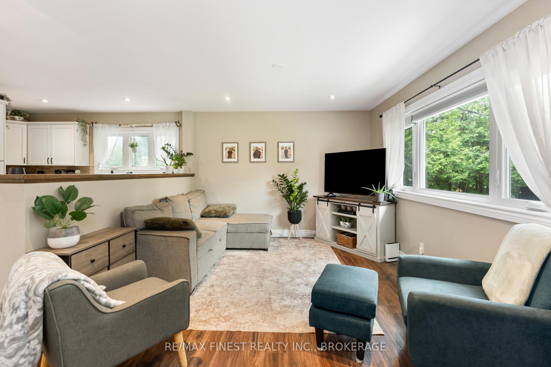 Photo 5 of 1741 Marian Crescent, Kingston, City North of 401 — HOMEH