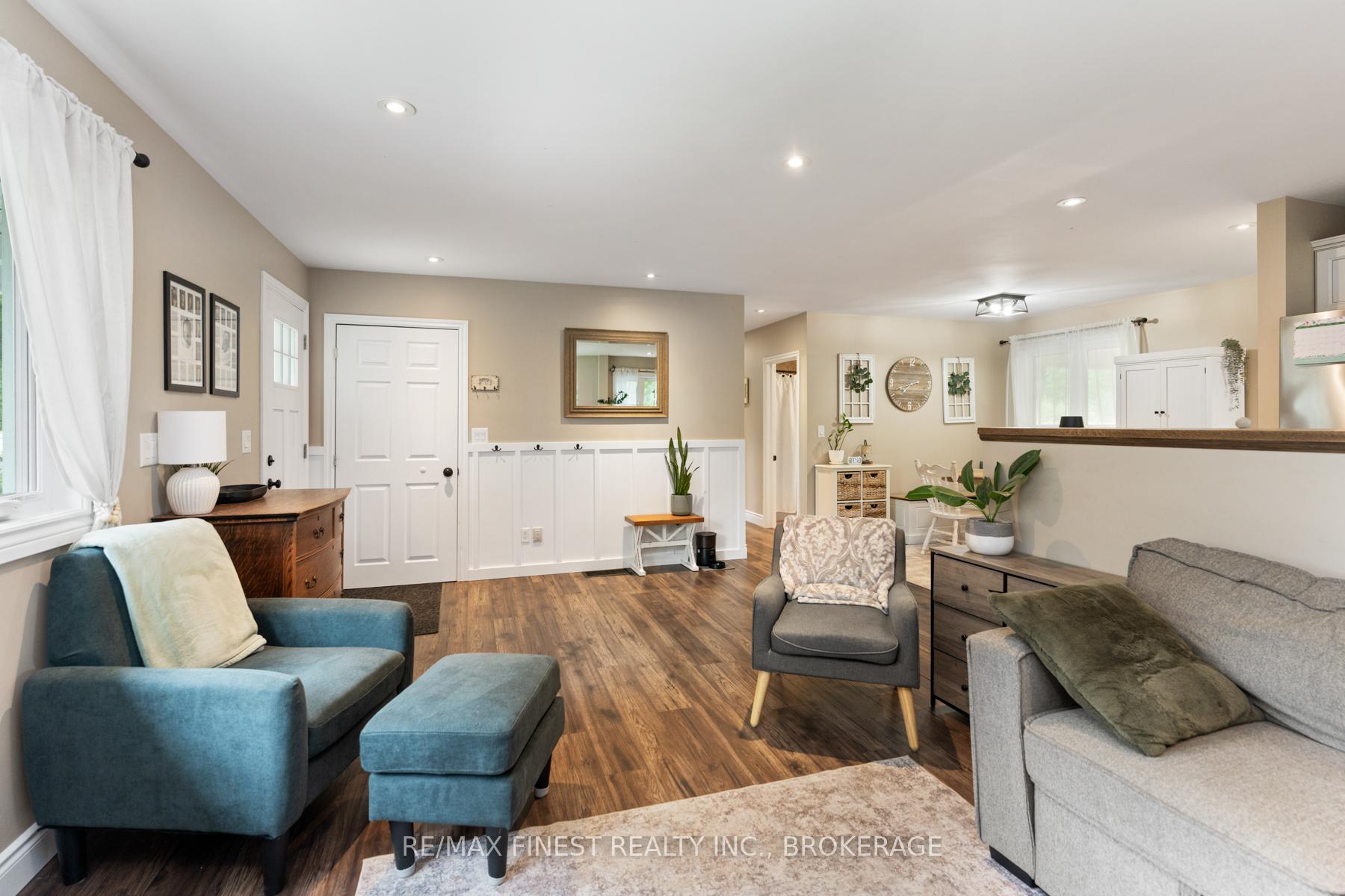 Photo 3 of 1741 Marian Crescent, Kingston, City North of 401 — HOMEH