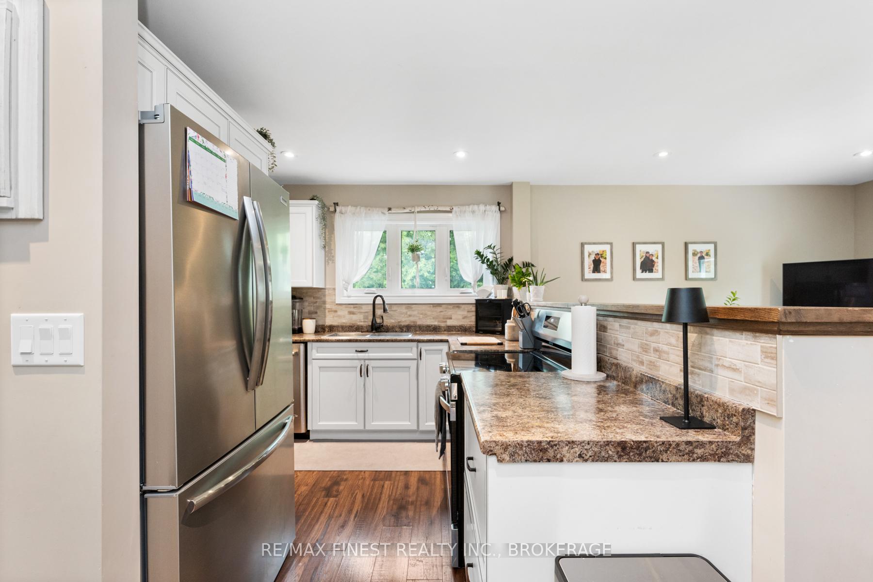 Photo 12 of 1741 Marian Crescent, Kingston, City North of 401 — HOMEH