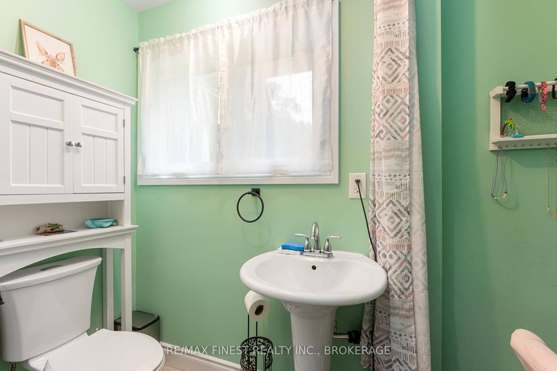 Photo 21 of 1741 Marian Crescent, Kingston, City North of 401 — HOMEH