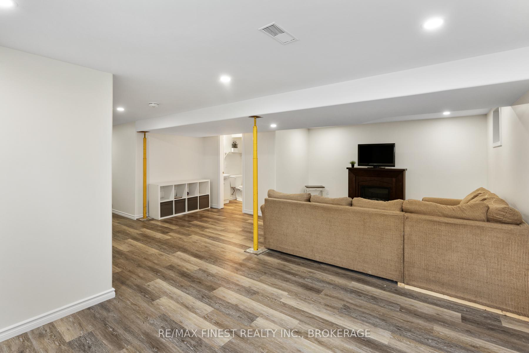 Photo 30 of 1741 Marian Crescent, Kingston, City North of 401 — HOMEH