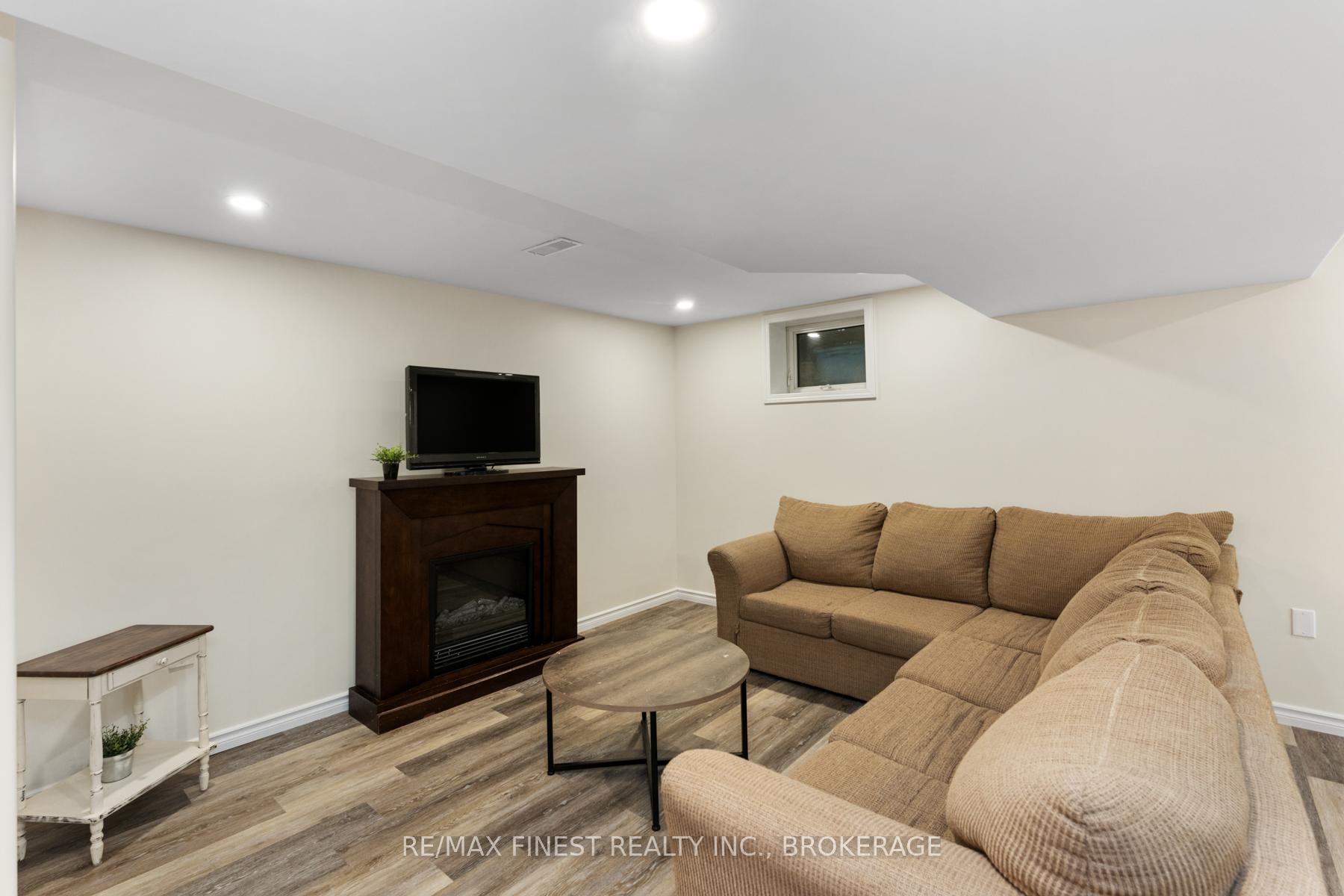Photo 34 of 1741 Marian Crescent, Kingston, City North of 401 — HOMEH
