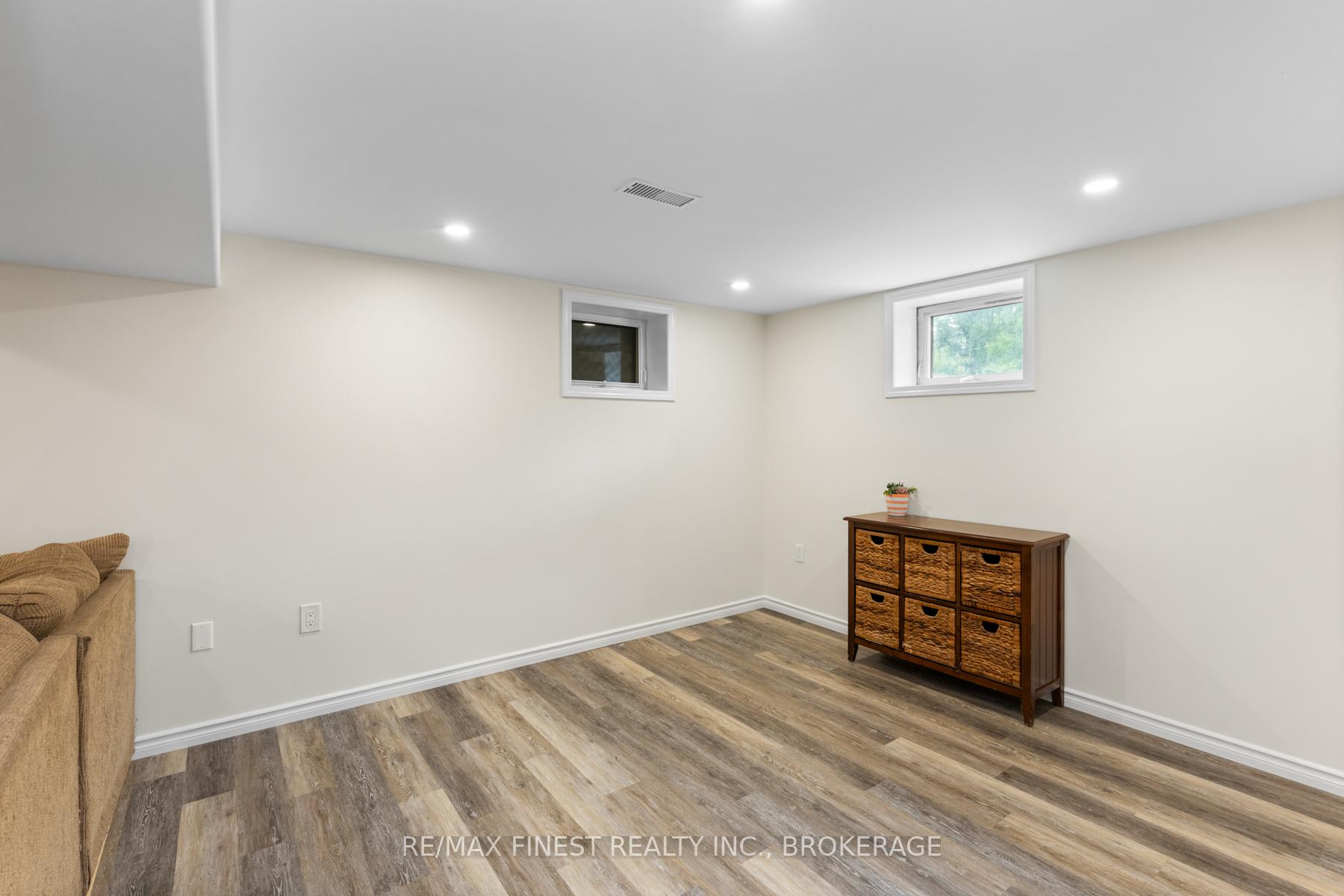 Photo 33 of 1741 Marian Crescent, Kingston, City North of 401 — HOMEH