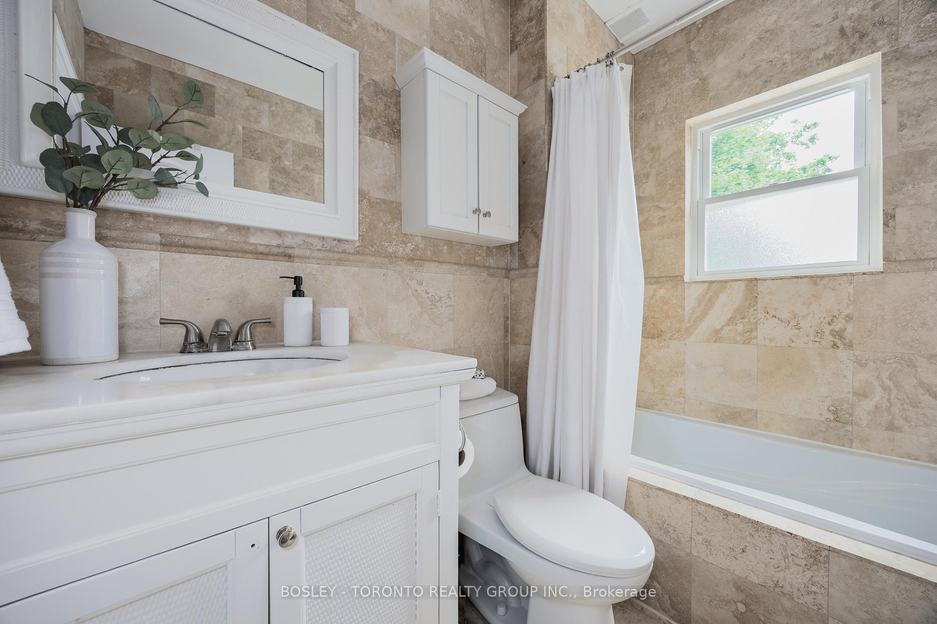Photo 36 of 141 Gillard Avenue, Toronto, Greenwood-Coxwell — HOMEH