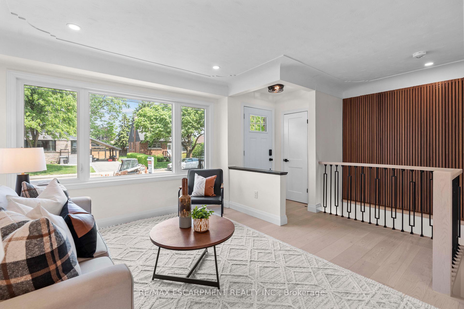Photo 11 of 6 Mulock Avenue, Hamilton, Sunninghill — HOMEH
