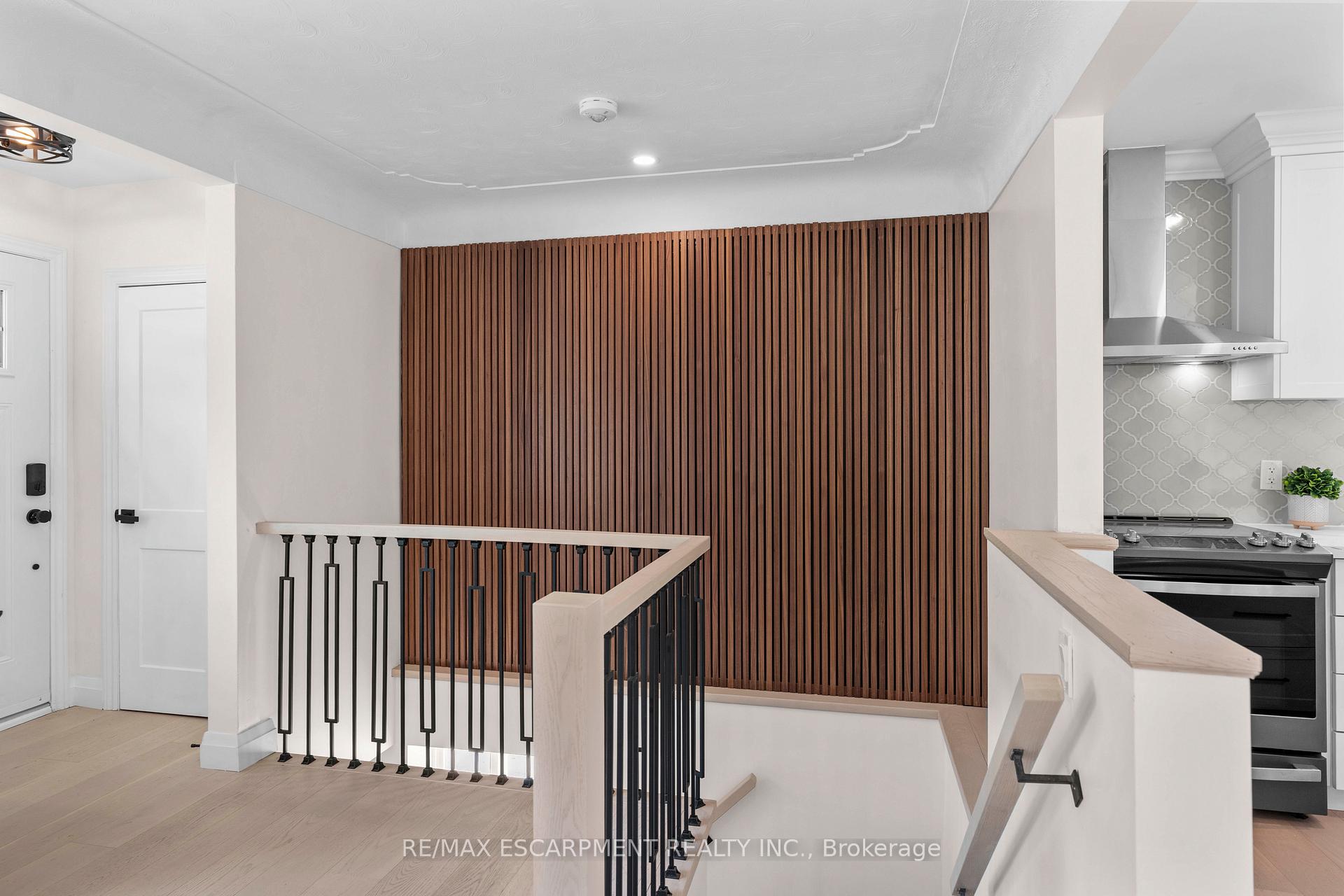 Photo 3 of 6 Mulock Avenue, Hamilton, Sunninghill — HOMEH