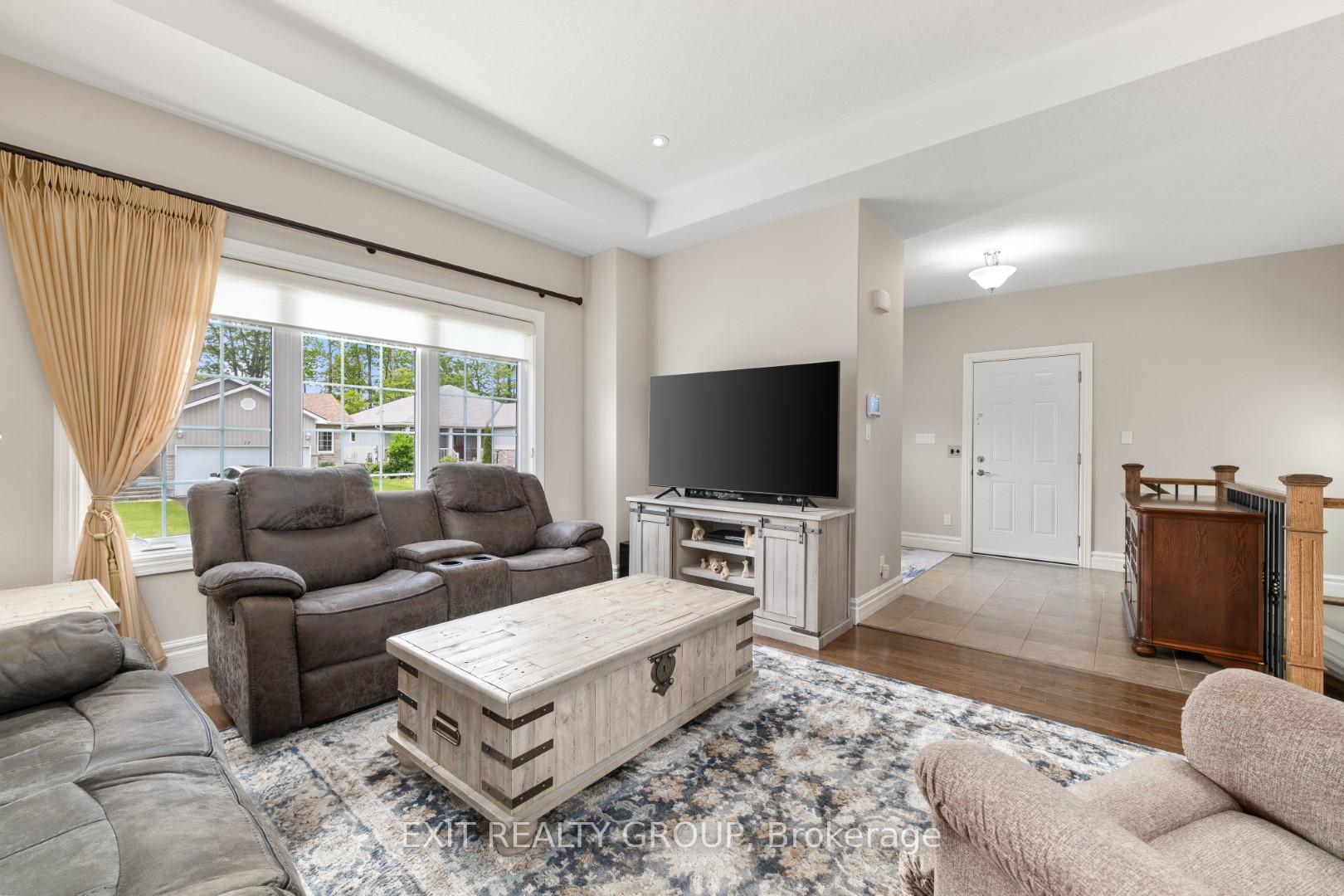 Photo 14 of 12 Conger Drive, Prince Edward County, Wellington — HOMEH