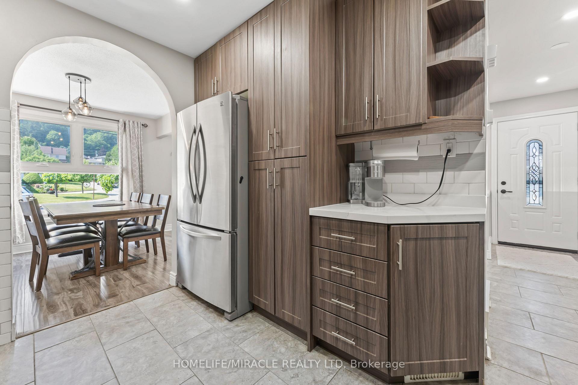 Photo 2 of 39 Sherry Lane Drive, Hamilton, Vincent — HOMEH