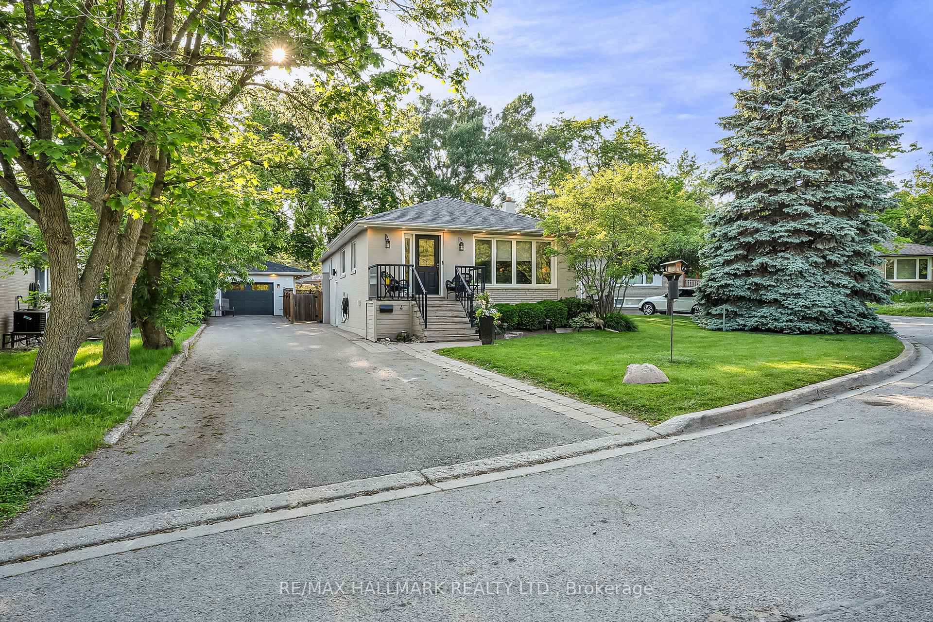 Photo 11 of 4 Cabot Court, Aurora, Aurora Heights — HOMEH