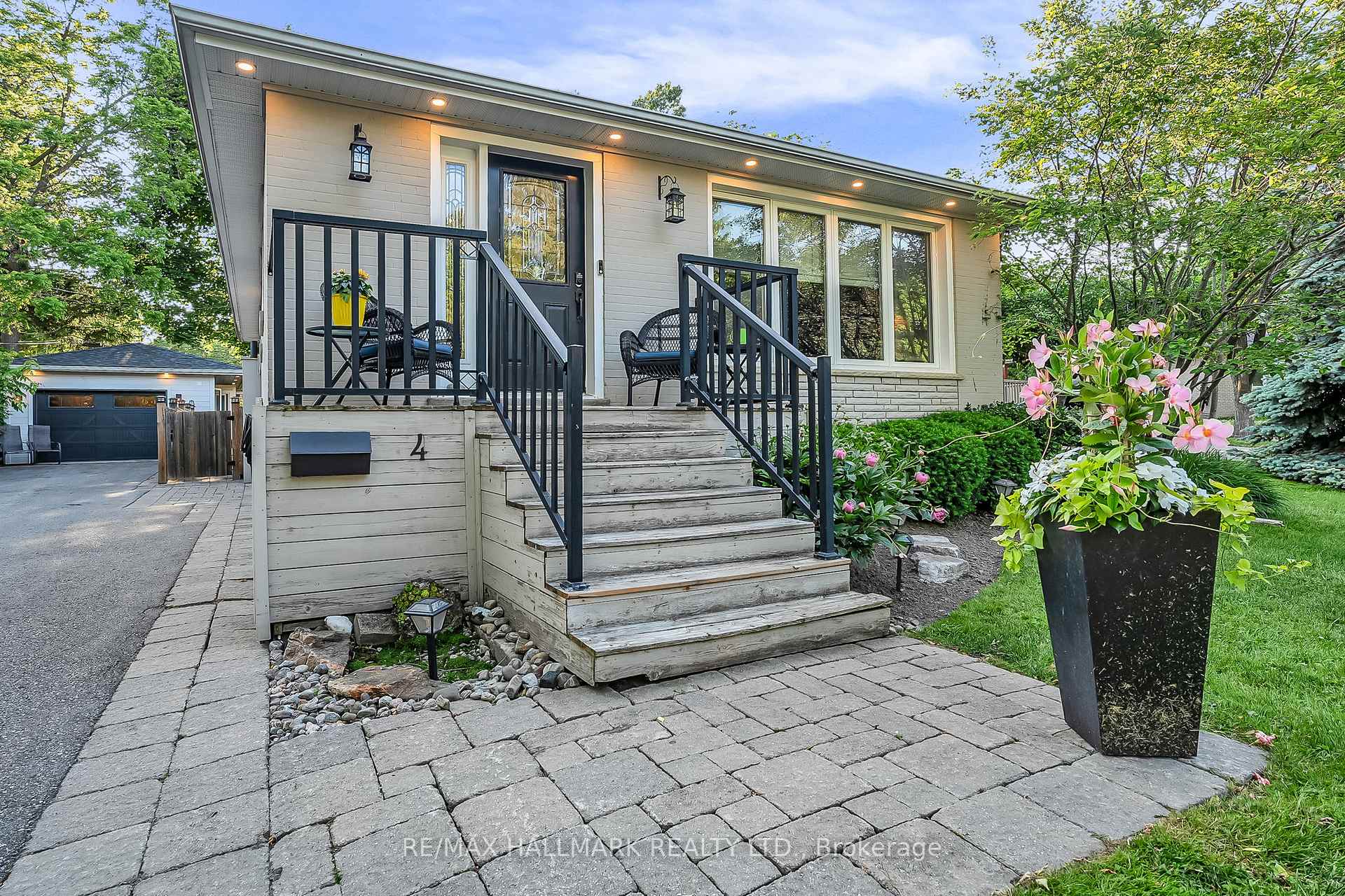 Photo 7 of 4 Cabot Court, Aurora, Aurora Heights — HOMEH