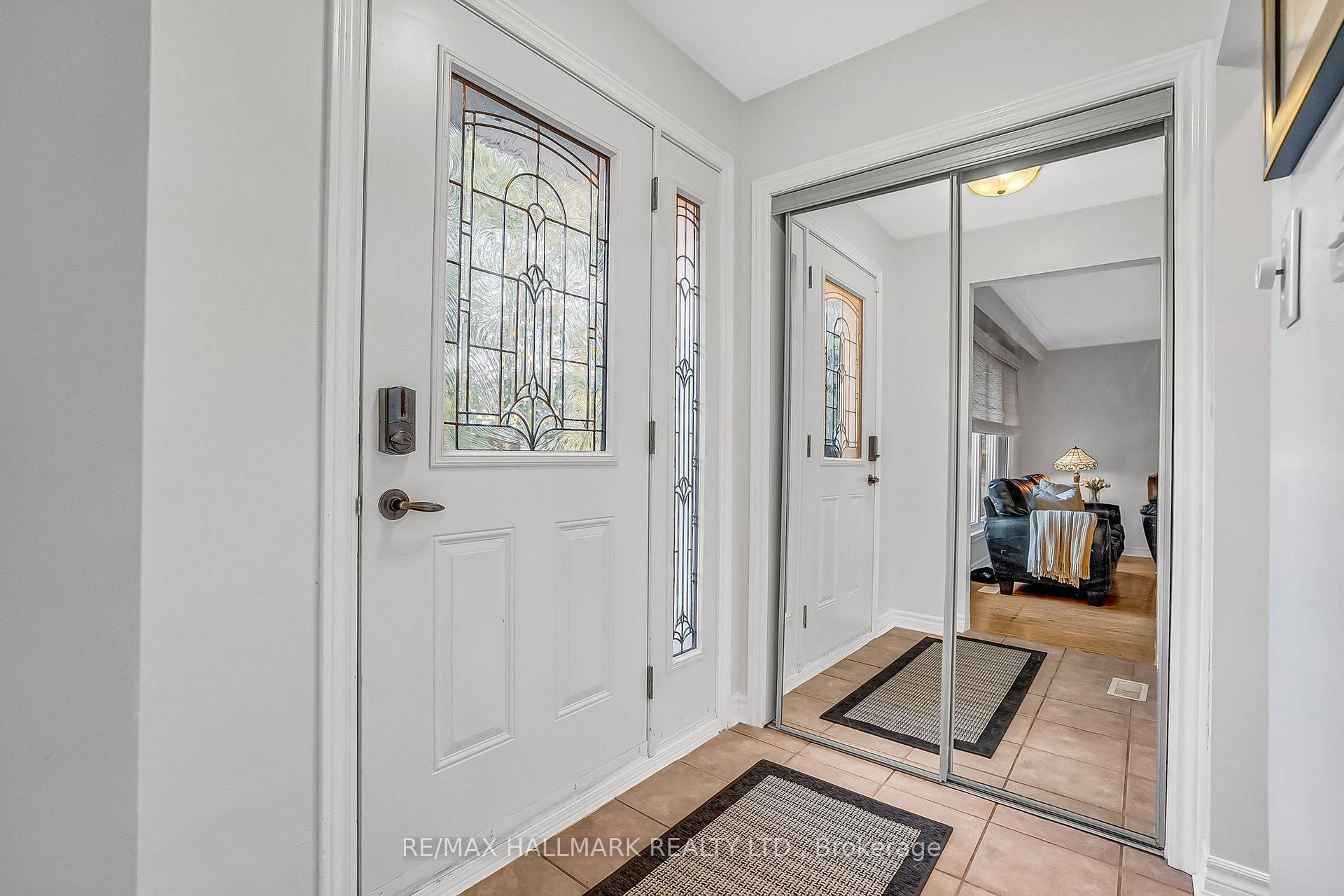 Photo 8 of 4 Cabot Court, Aurora, Aurora Heights — HOMEH