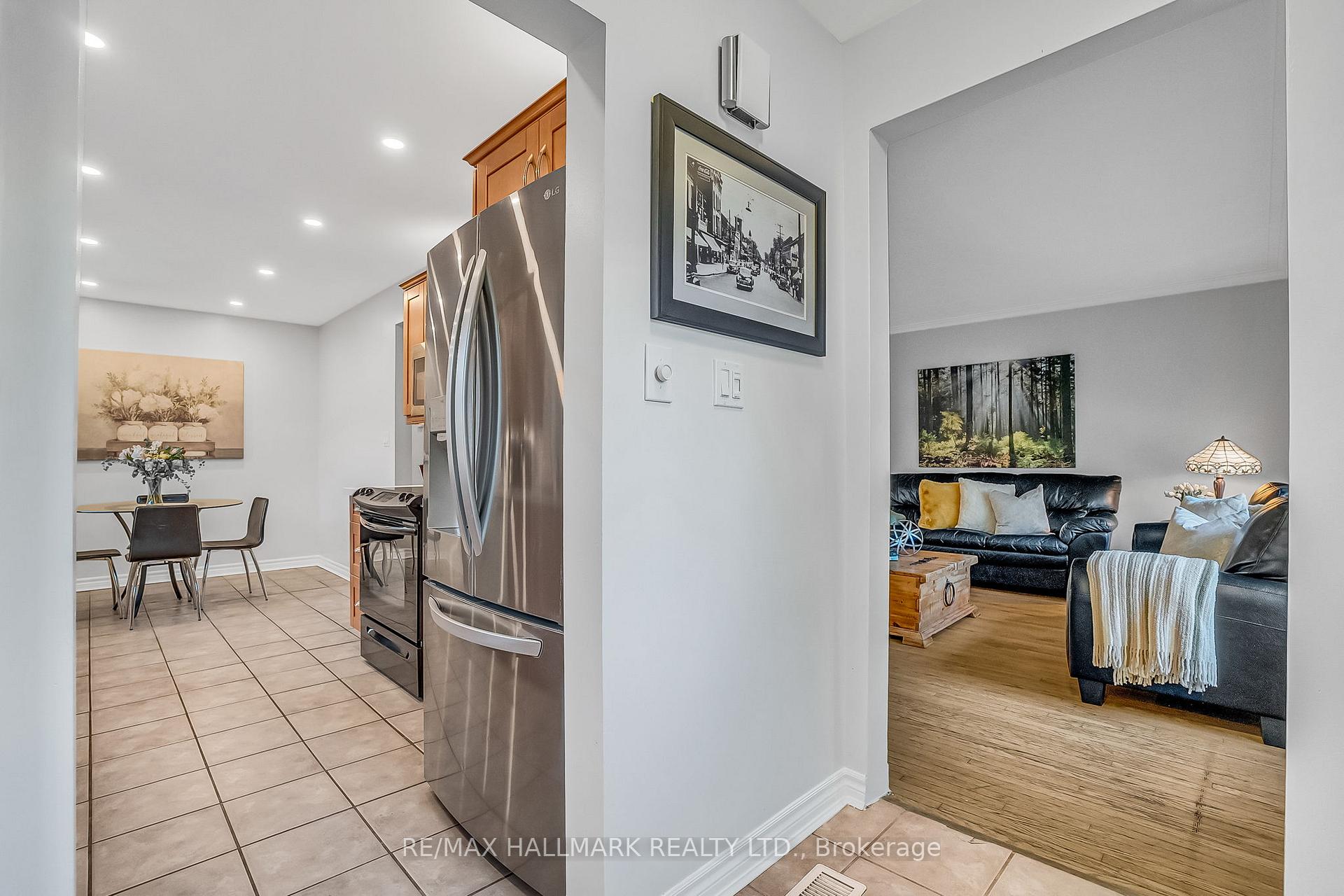 Photo 2 of 4 Cabot Court, Aurora, Aurora Heights — HOMEH