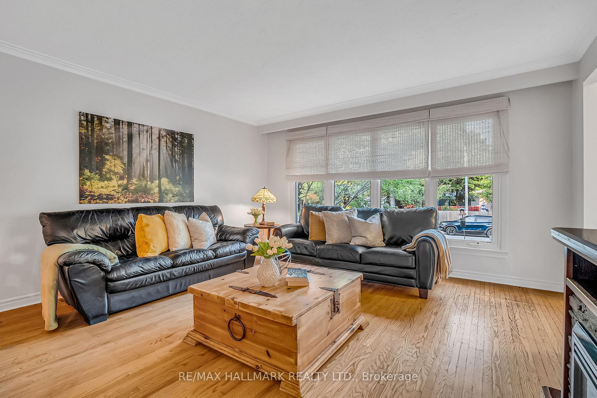 Photo 6 of 4 Cabot Court, Aurora, Aurora Heights — HOMEH