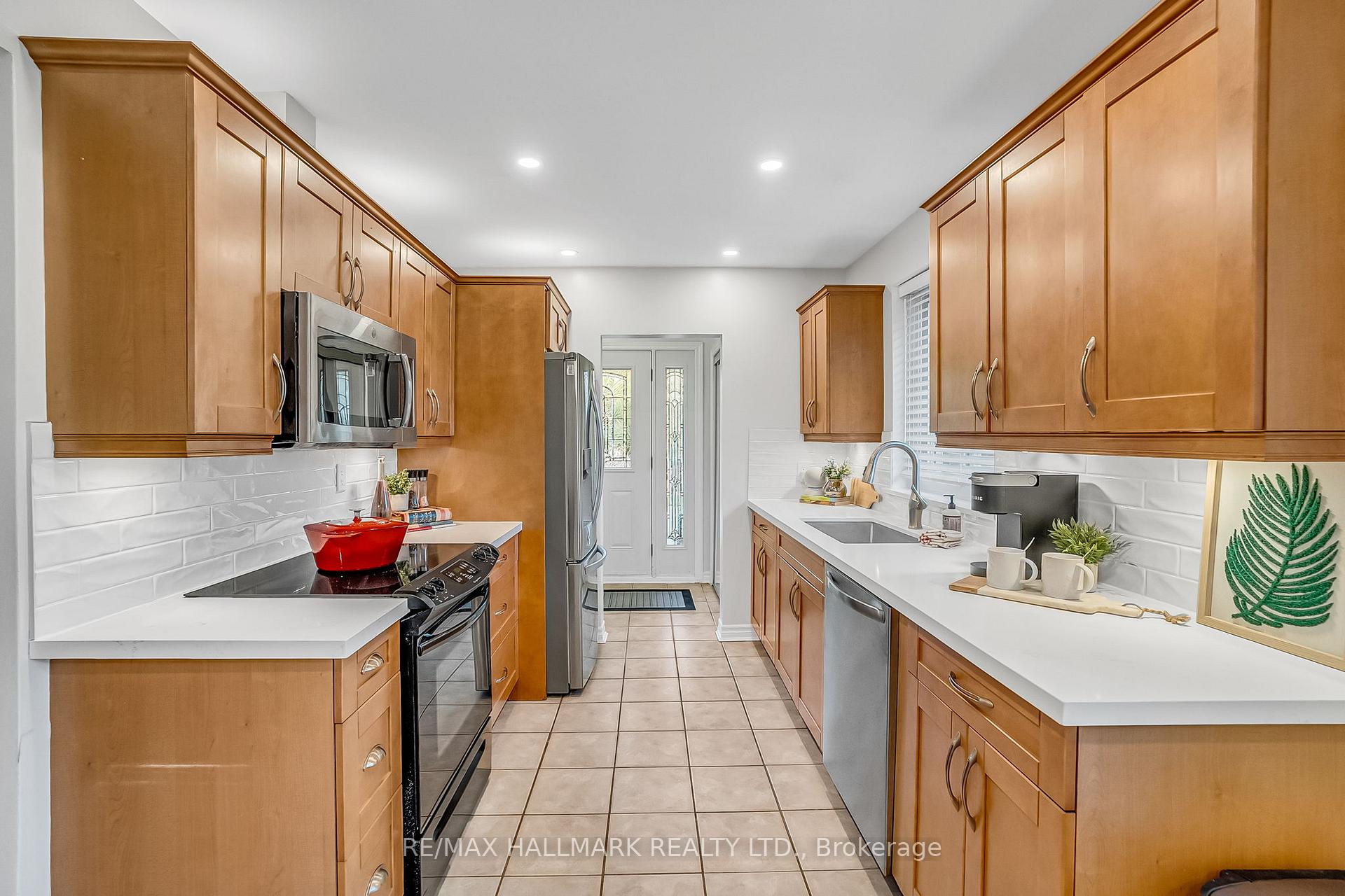 Photo 12 of 4 Cabot Court, Aurora, Aurora Heights — HOMEH