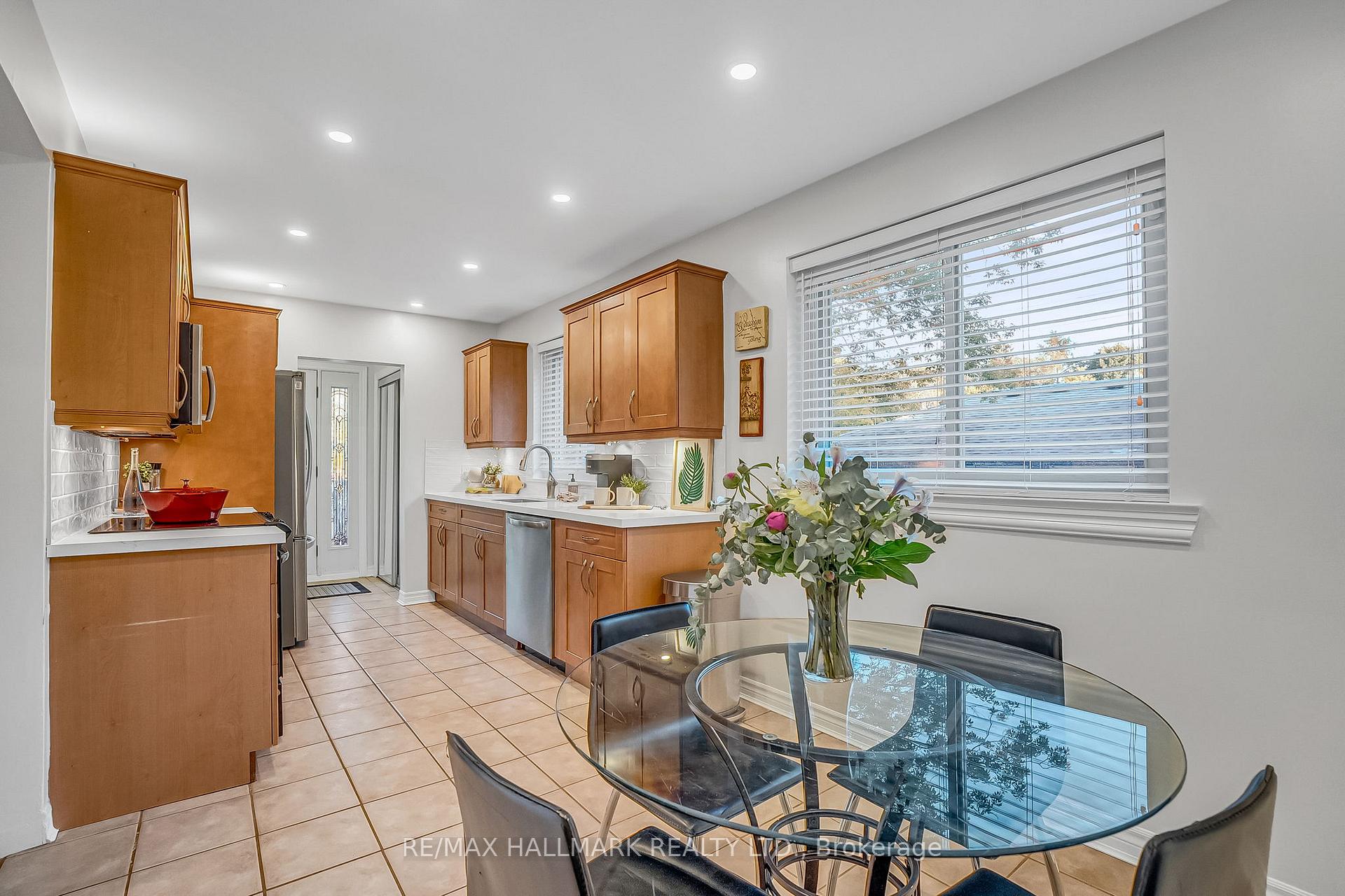 Photo 17 of 4 Cabot Court, Aurora, Aurora Heights — HOMEH