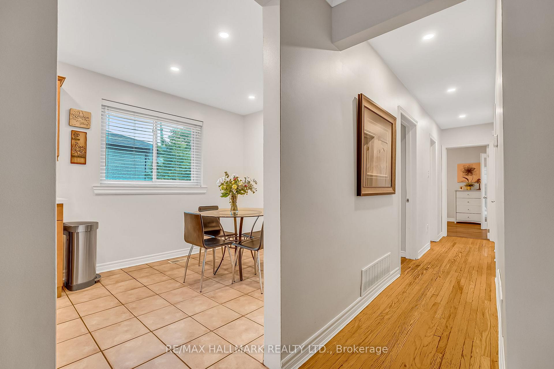 Photo 13 of 4 Cabot Court, Aurora, Aurora Heights — HOMEH